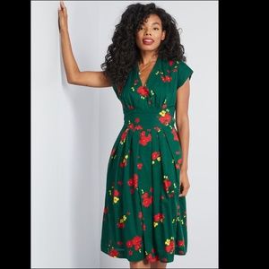 NWT sz L Emily & Fin Saunter Sweetly Green Dress